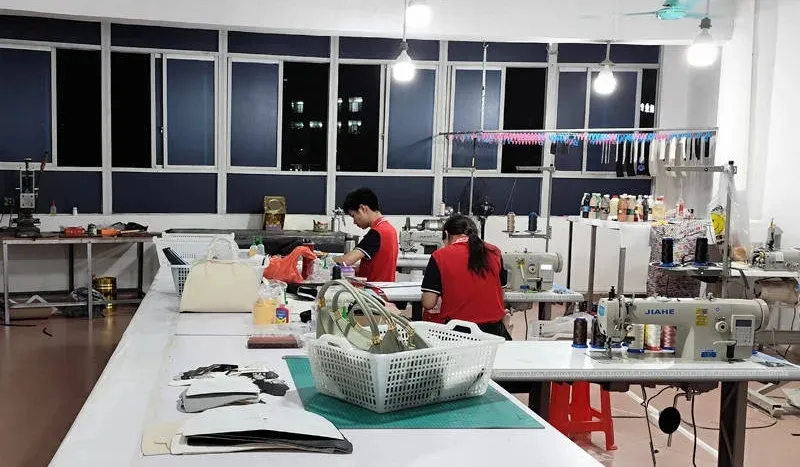 A professional manufacturer of high-end genuine leather bags for men