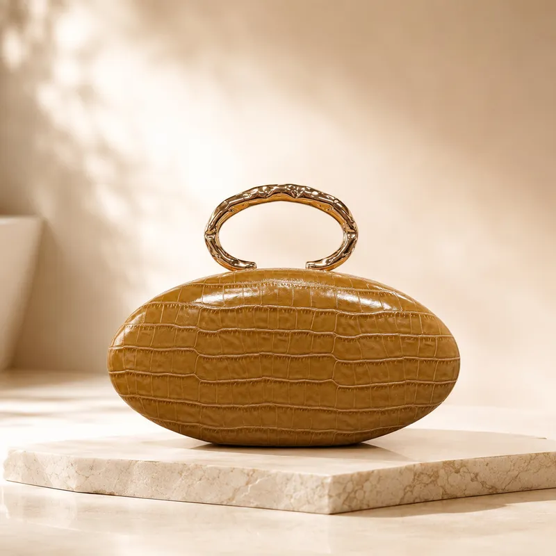 Crocodile-Pattern Clutch1