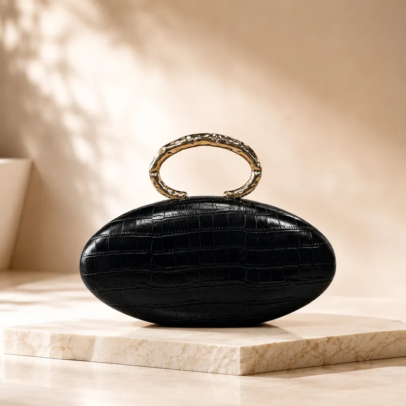 Crocodile-Pattern Clutch6