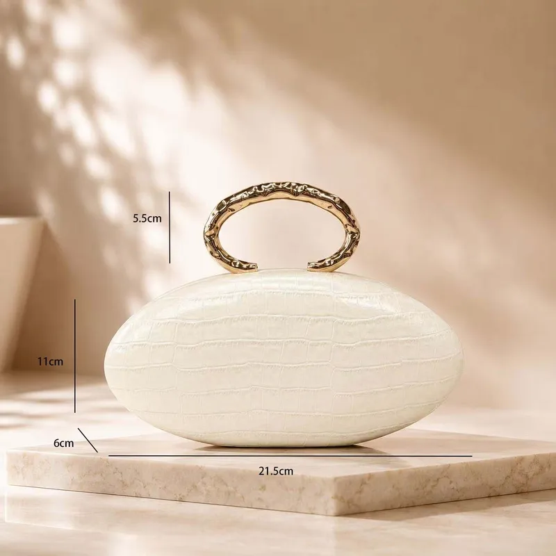 Crocodile-Pattern Clutch8