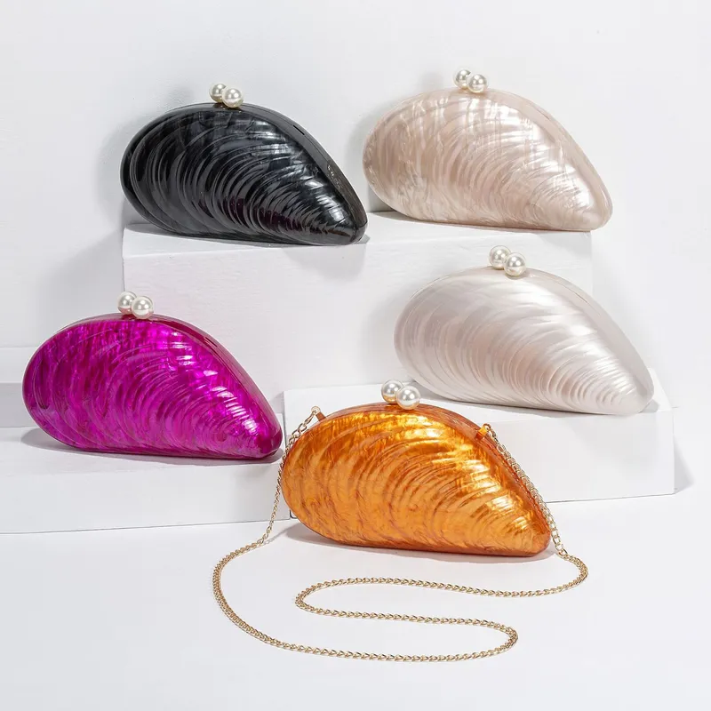 Shell-Shaped Acrylic Clutch Bag1