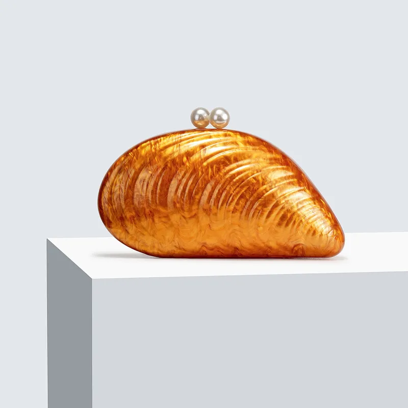 Shell-Shaped Acrylic Clutch Bag6
