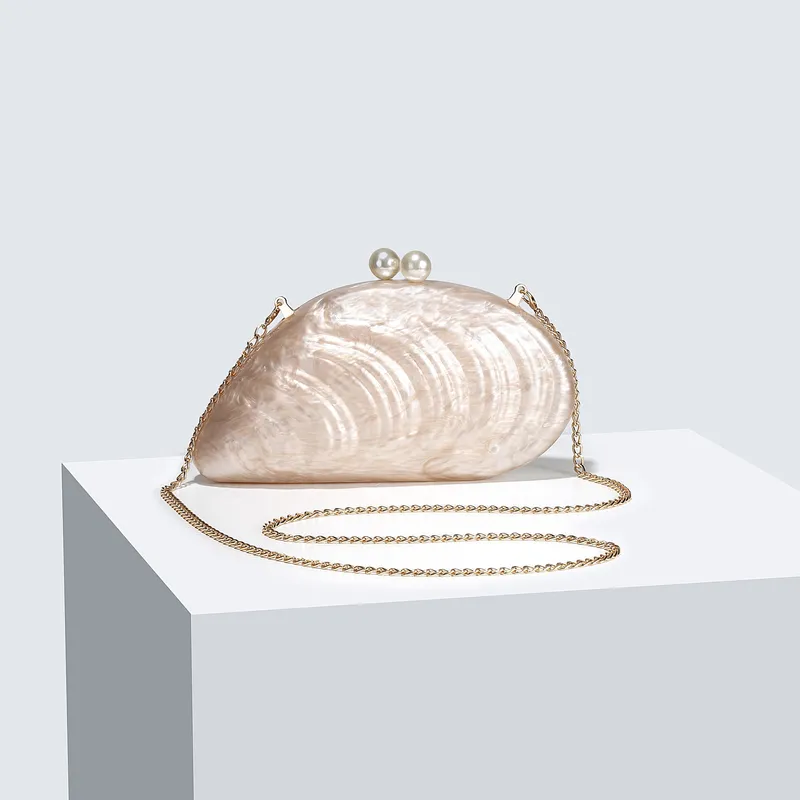 Shell-Shaped Acrylic Clutch Bag8